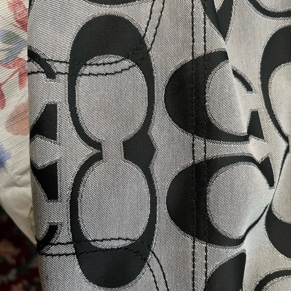 Like New Coach Black Signature Print Purple Interior Shoulder Bag - Picture 4 of 15